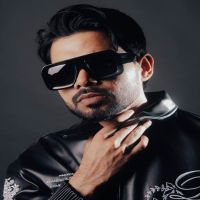 Gulaban Wangran Arjan Dhillon mp3 song ringtone, Gulaban Wangran Arjan Dhillon Ringtone Download - RiskyJatt.Com